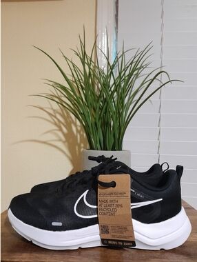 SOLD🟠🟠🟠🟠🟠🟠men's Nike Downshifter 12 sz 11 EU 45 black white
